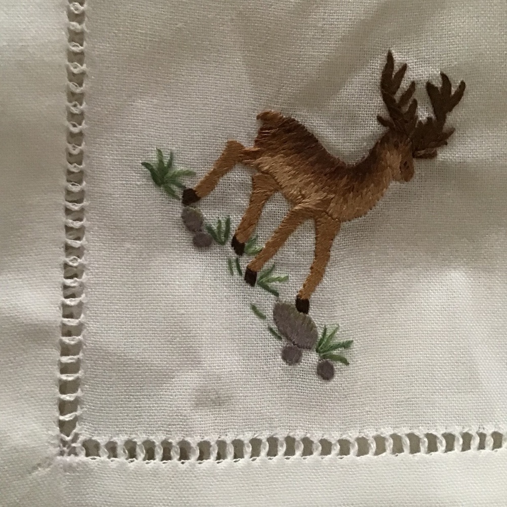 🎄🎁6” SQUARE REINDEER EMBROIDERED COCKTAIL NAPKINS-4